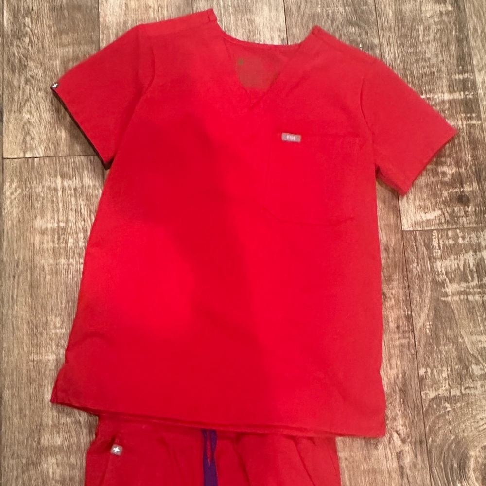 Figs Red Scrub Set